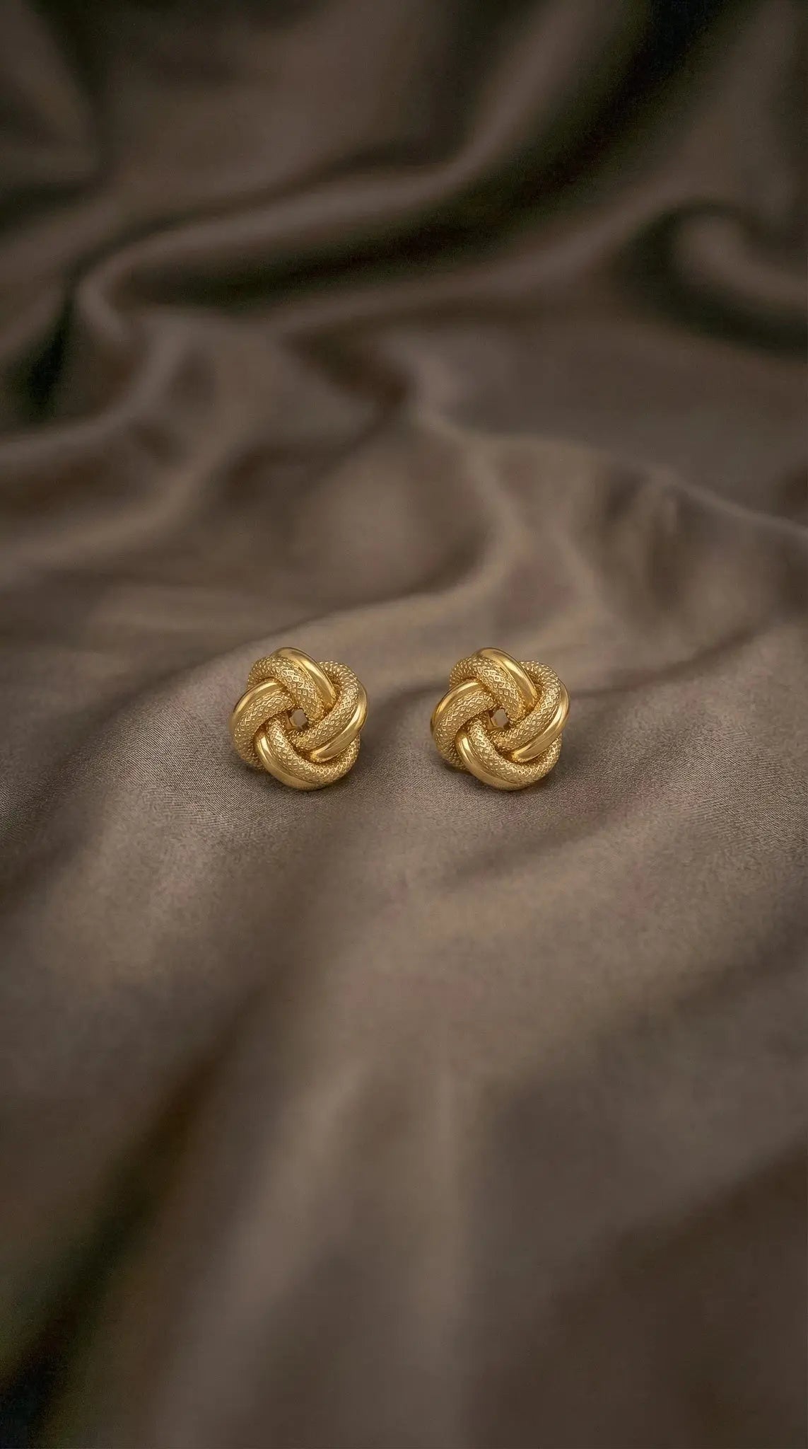 14K Yellow Gold Patterned Love Knot Earring LJ & Diamonds